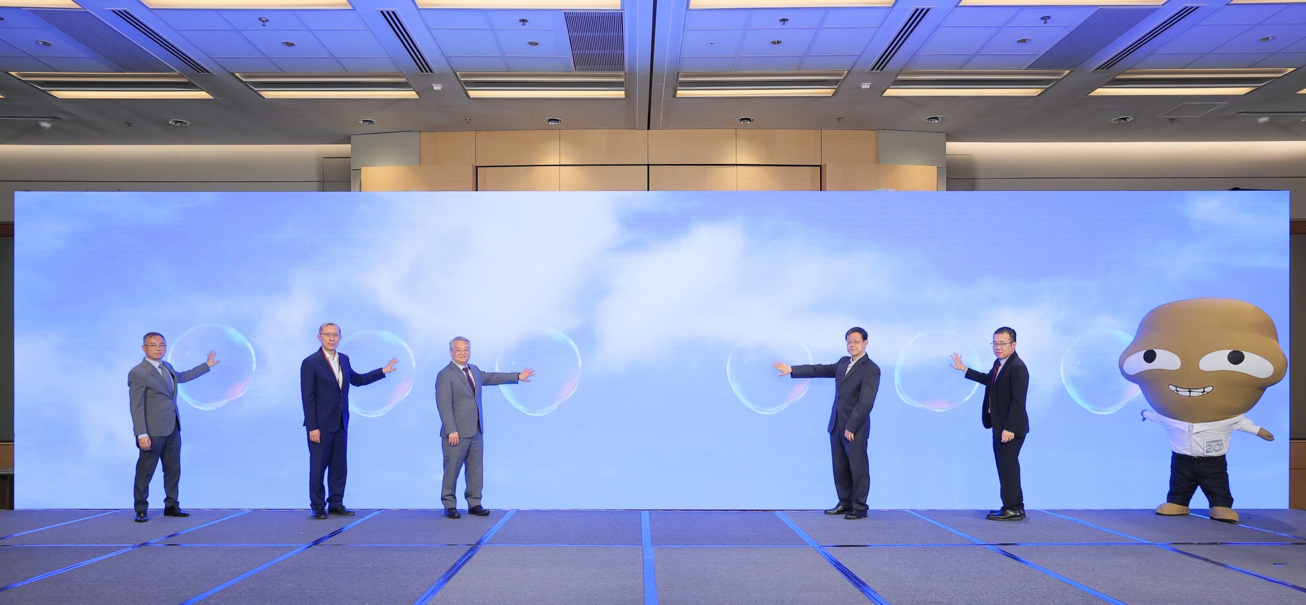 Officiating guests hosted the opening ceremony